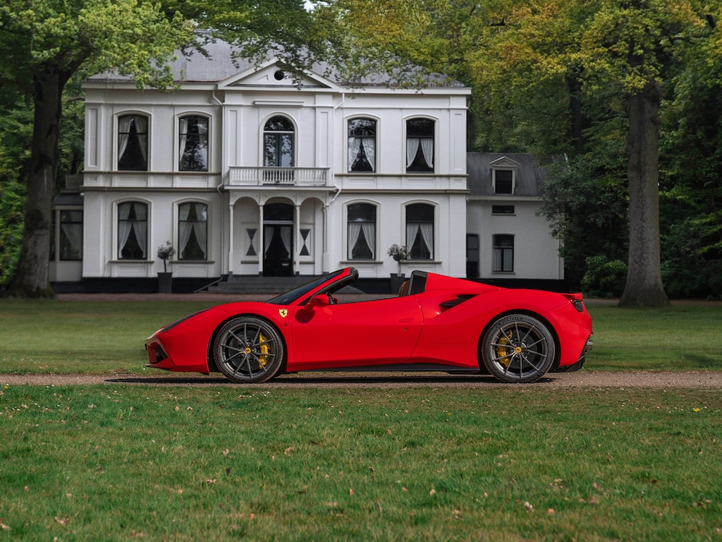 Ferrari 488 Spider | Front-lift | Pista wheels | Carbon stuur + LED's | Adapt. koplampen | Rosso Scuderia