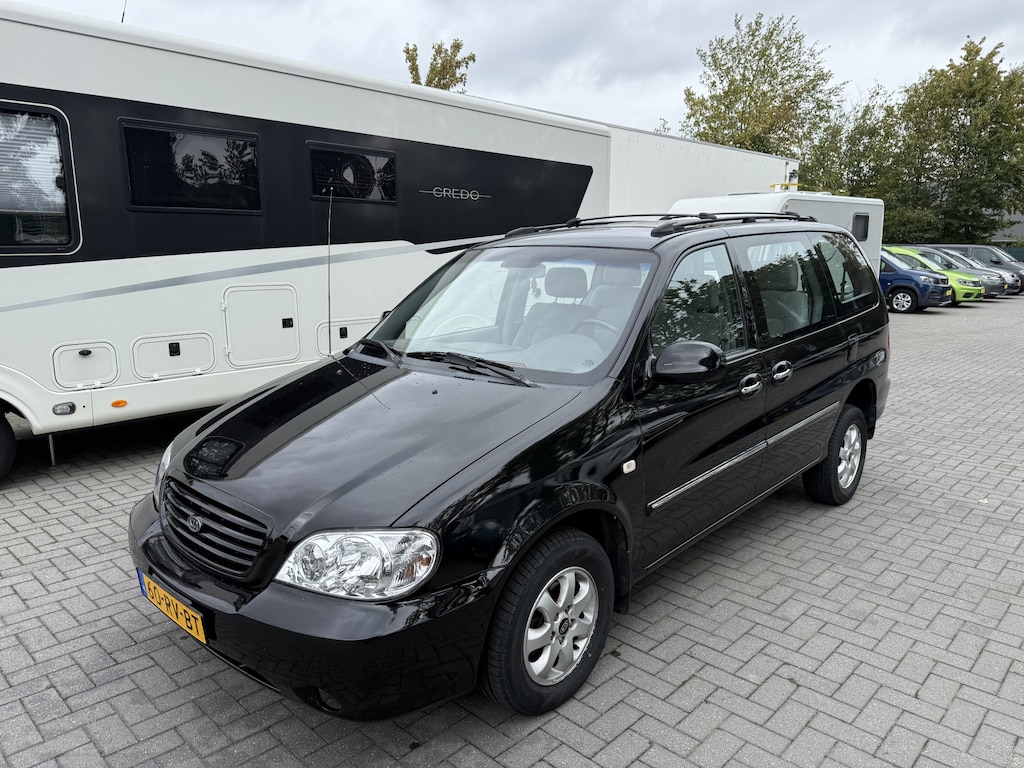 Kia Carnival 2.5 V6 EX Automaat - Rolstoelauto 4+1 - XXL Freedom Ombouw - Bodemverlaging - Unieke Auto