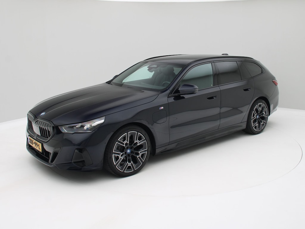 BMW 5-Serie Touring 530e M Sport Edition / Trekhaak / Luxe! / Origineel NL