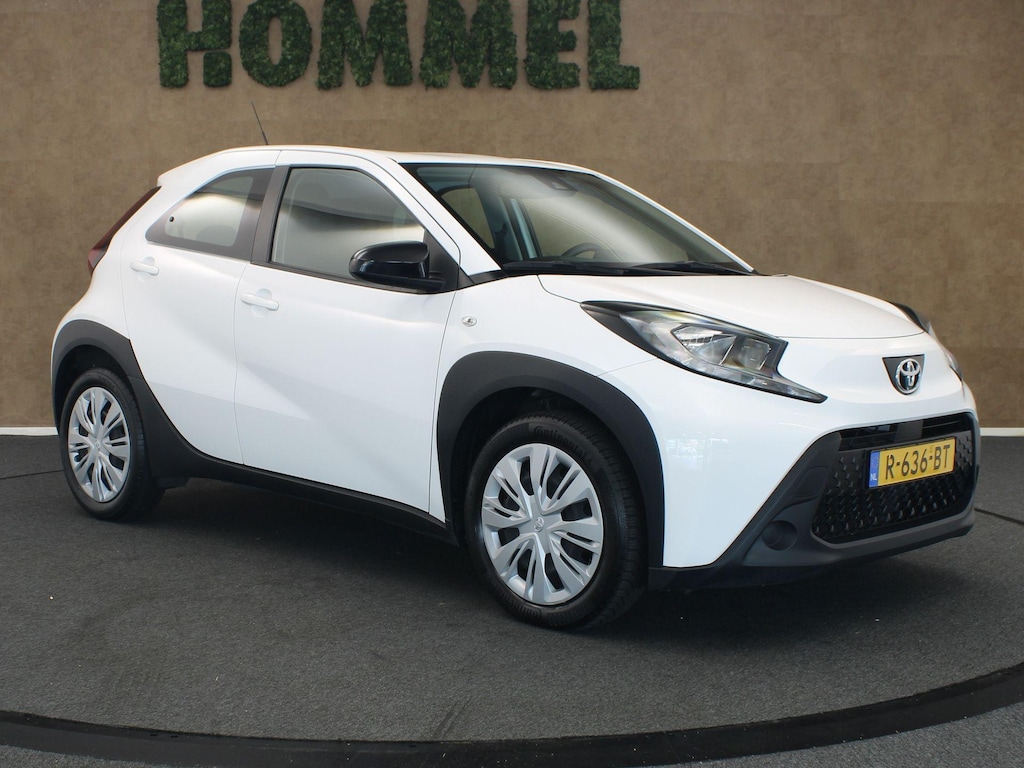Toyota Aygo X 1.0 VVT-i MT Play - ORIGINEEL NEDERLANDSE AUTO - ACHTERUITRIJCAMERA - AIRCO - APPLE CARPLAY/ANDROID AUTO - CRUISE CONTROL ADAPTIEF - GROOTLICHT ASSISTANT - BLUETOOTH TELEFOONVOORBEREIDING - VOLLEDIG HOMMEL ONDERHOUDEN