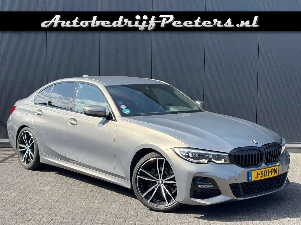 BMW 3-Serie 318i M Sport Shadow L-Cockpit Leder LED Camera Carplay Sfeerlicht NL-auto