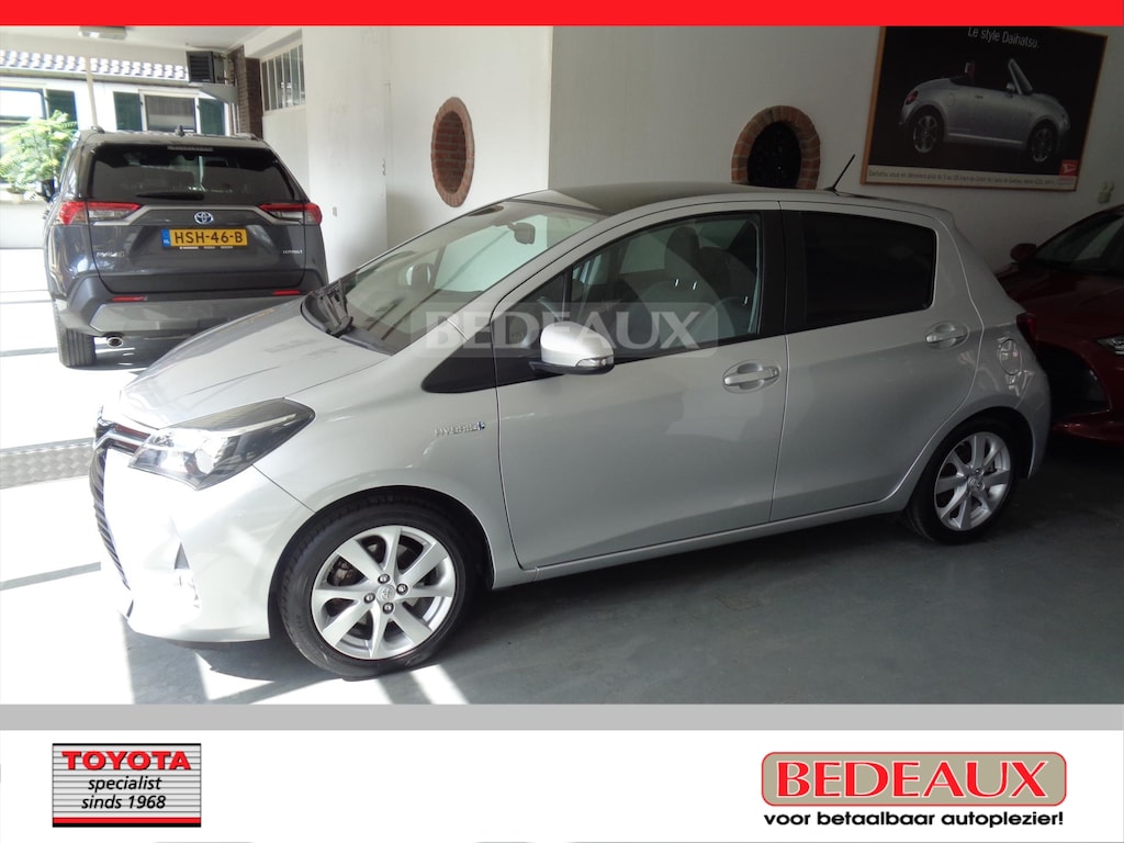 Toyota Yaris 1.5 Full Hybrid 100pk 5D Aut Dynamic panoramadak , rijklaarprijs bij Toyota specialist met 12 maanden garantie !