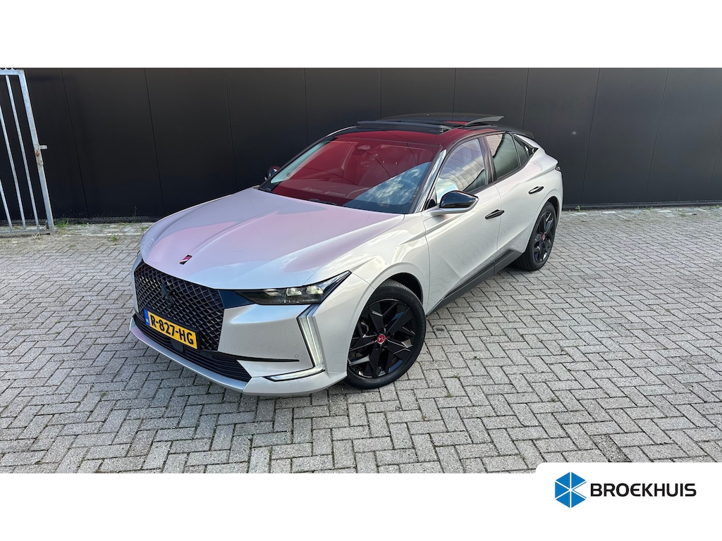 DS 4 Apple Carplay / Android Auto | Cruise Control | Achteruitrij Camera | Panoramadak | Climate Control | Achteruitrijcamera standaard | Alcantare bekleding | Cruisecontrol standaard