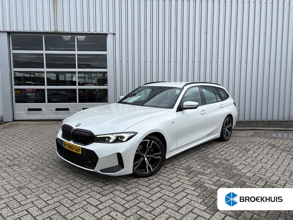 BMW 3-Serie Touring 320i 184PK | M-sport | Sfeerverlichting | Ledere Bekleding | Stoelverwarming | 18''LMV