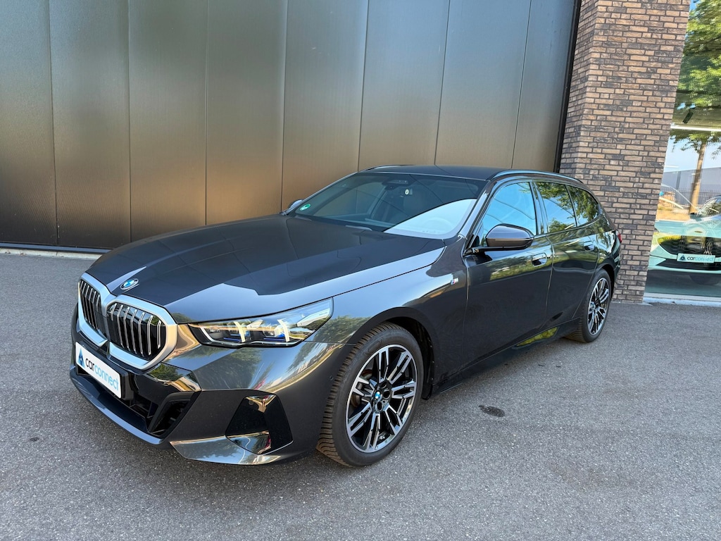 BMW 5-Serie Touring 520i Touring M-sport Trekhaak, Navi prof, Winter, HUD, Leder, Stoelkoel BOMVOL!