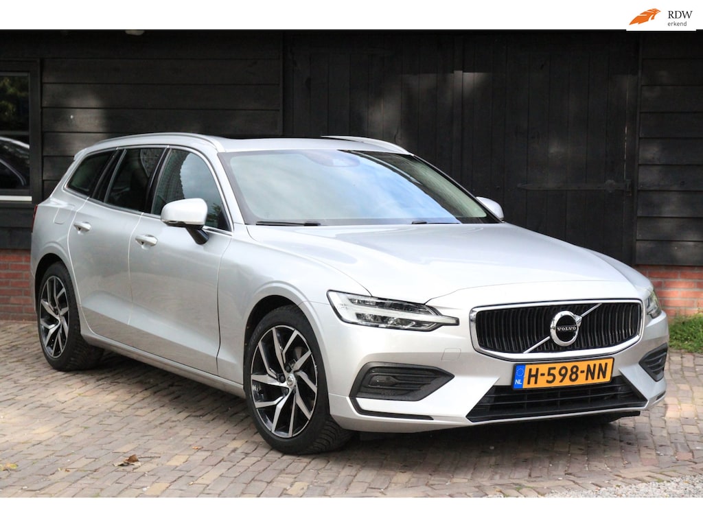 Volvo V60 2.0 T4 Momentum Pro Panorama-Elek,Dak/Camera/Parkeersensor v,a/Trekhaak uitklapbaar