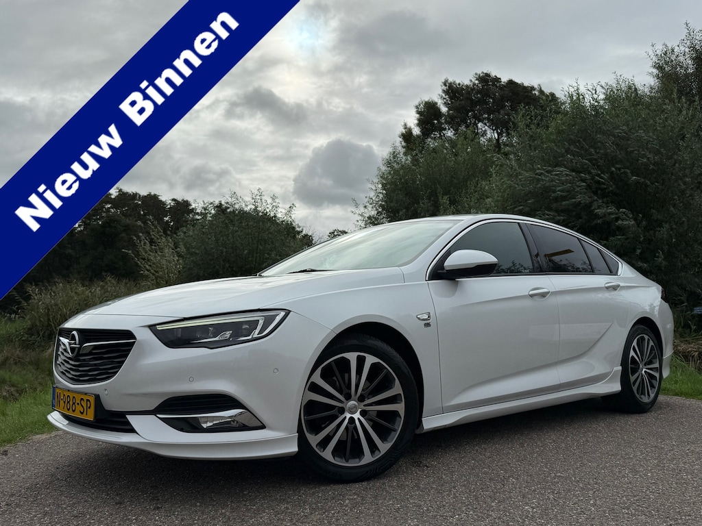 Opel Insignia Grand Sport 1.5 Turbo OPC Line Automaat | Leder | 18" Velgen | Camera | Trekhaak | Navi | Stoelverwarming | PDC |LED