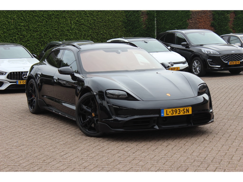 Porsche Taycan Cross Turismo Turbo S 93 kWh / SoH 90,9% / Panoramadak / 360Camera / Head-up / Passenger Display / Luchtvering / 21'' / Bose / Keyless / Sportdesign+Chrono / Stoelventilatie+Verwarming / Stuurverwarming / Dodehoek / DAB
