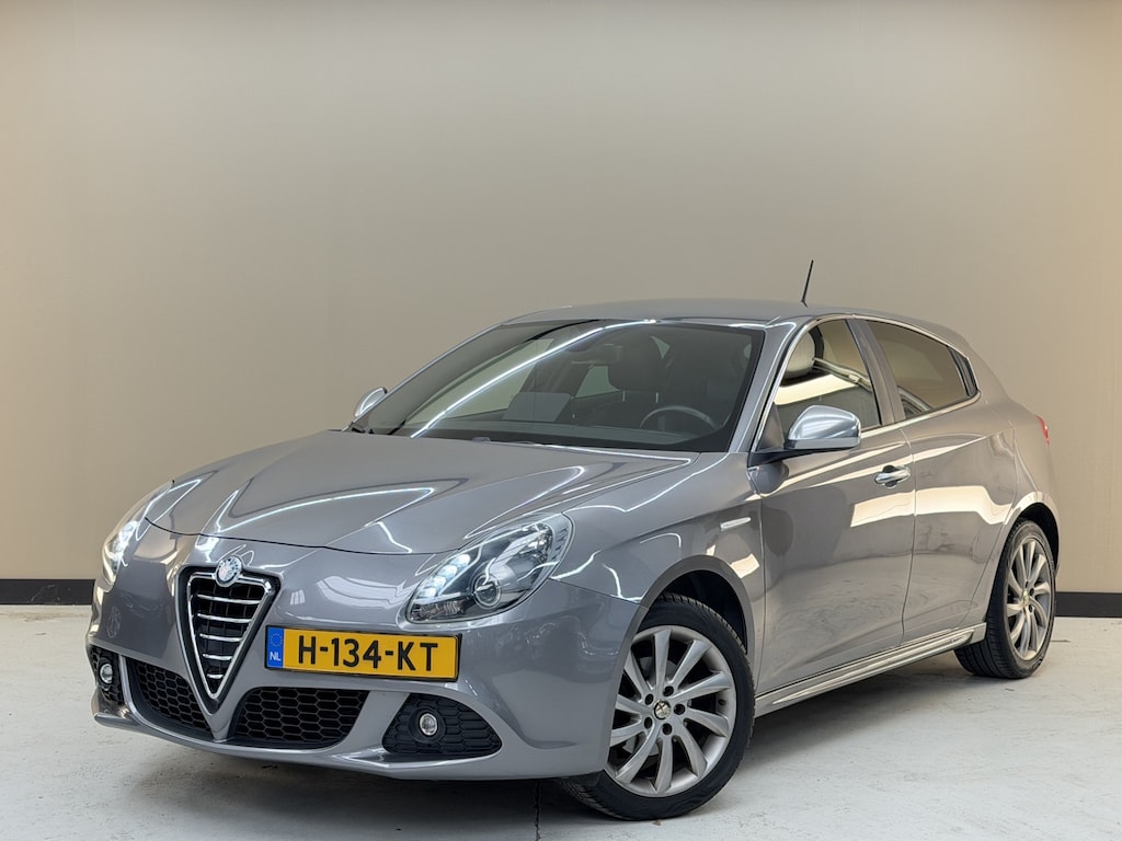 Alfa Romeo Giulietta 1.4 T Distinctive, 120Pk, 2011, Sport pakket, 4 seizoenenbanden, Climate control, Cruise control, Liefhebbersauto,