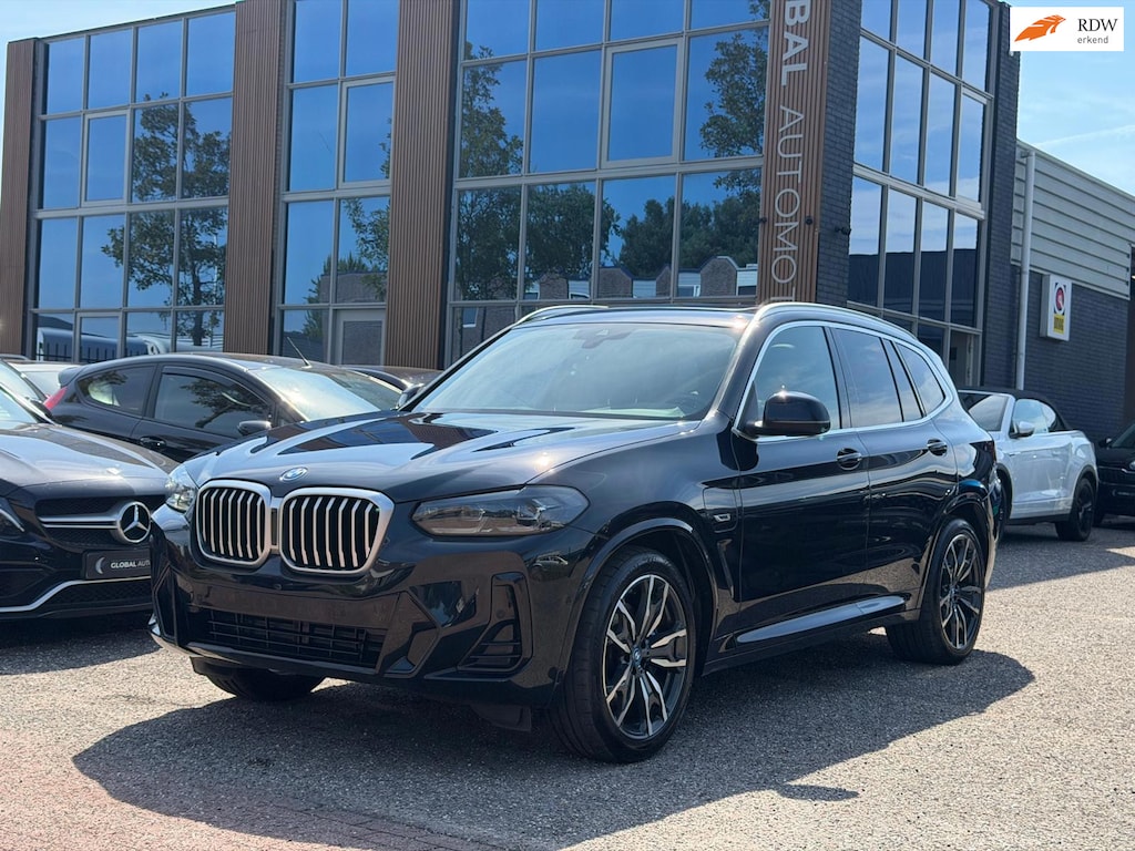 BMW X3 XDrive30e High Executive - M PAKKET - PANORAMADAK - M REMMEN - LEER