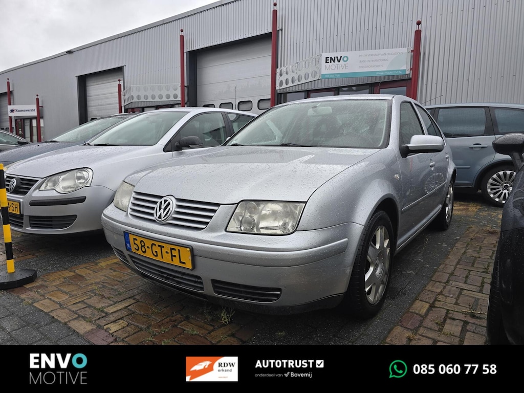 Volkswagen Bora 2.0 Highline Cruise/Bluetooth/Trekhaak/LMV