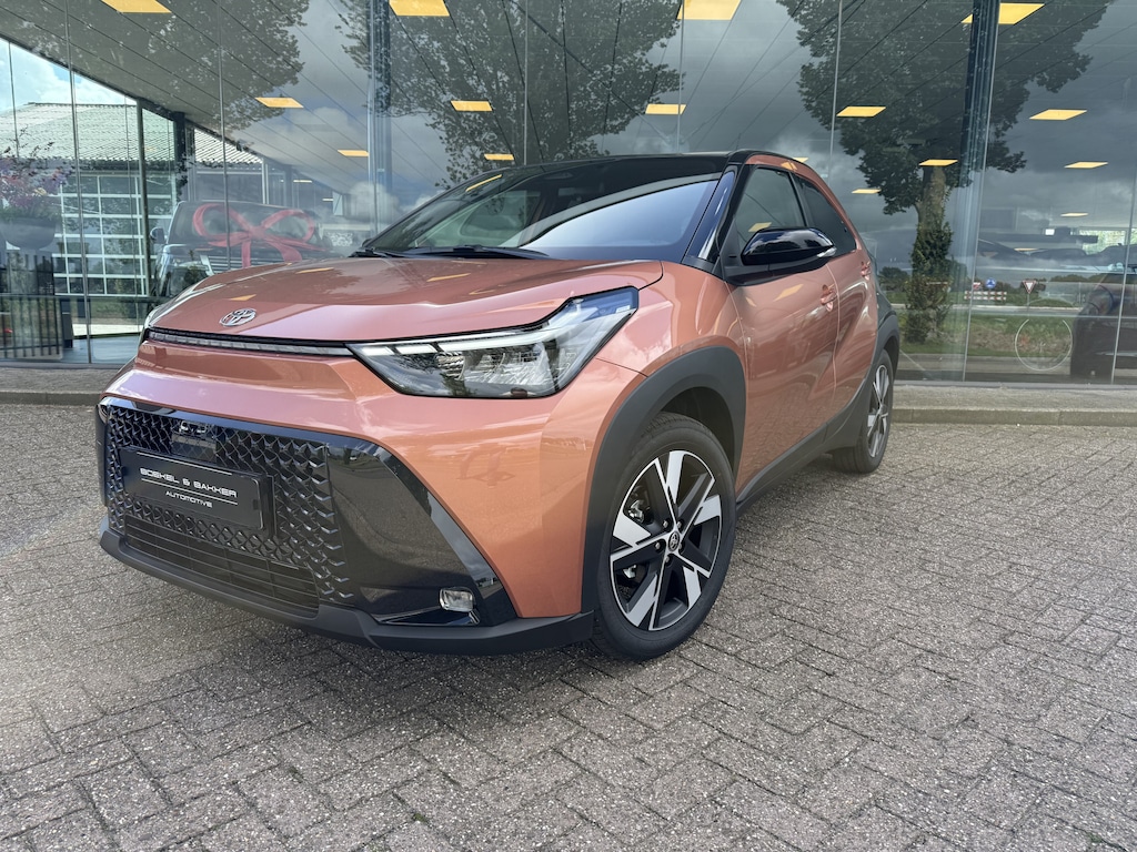 Toyota Aygo X Hybrid 115 pulse Automaat ** Stoelverwarming ** Camera ** Carplay **