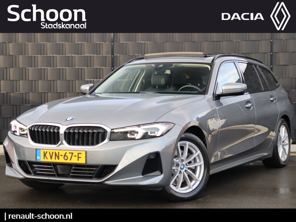 BMW 3-Serie Touring 320e PHEV | Leder | Pano | HUD | 360 | Elek. Trekhaak | Memory