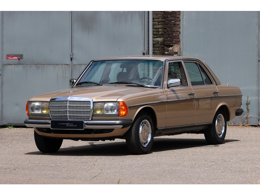 Mercedes-Benz 200-Serie 200-280 (W123) 230 E Automatic / Airco / 366 Pictures online