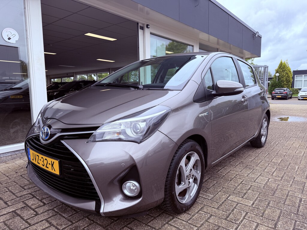 Toyota Yaris 1.5 Hybrid Dynamic Navi Cruisecontrol LM velgen