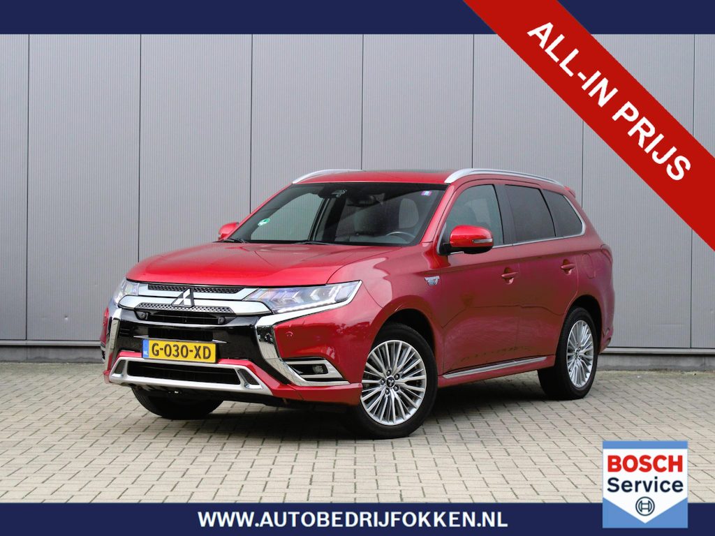 Mitsubishi Outlander 2.4 PHEV 240pk Instyle | Schuif/kantel dak | 360° Camera | Trekhaak | Stoelverwarming | Leder