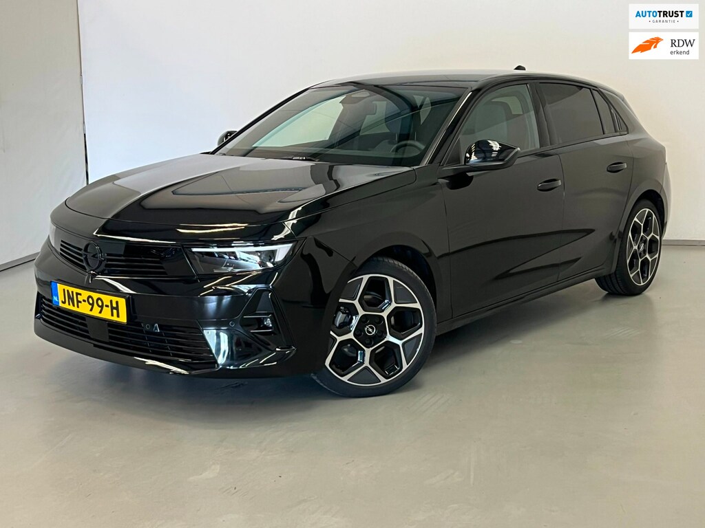 Opel Astra 1.2 Turbo Sport Night Edition / CarPlay / 18" LM