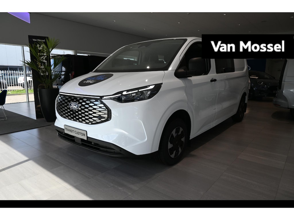 Ford E-Transit Custom 320 L2H1 Trend 65 kWh Dubbel Cabine | €5.000 Korting | 0,99% Financial Lease | Trekhaak | 6 Zitplaatsen | Betonplex Laadvloer | NIEUW UIT VOORRAAD