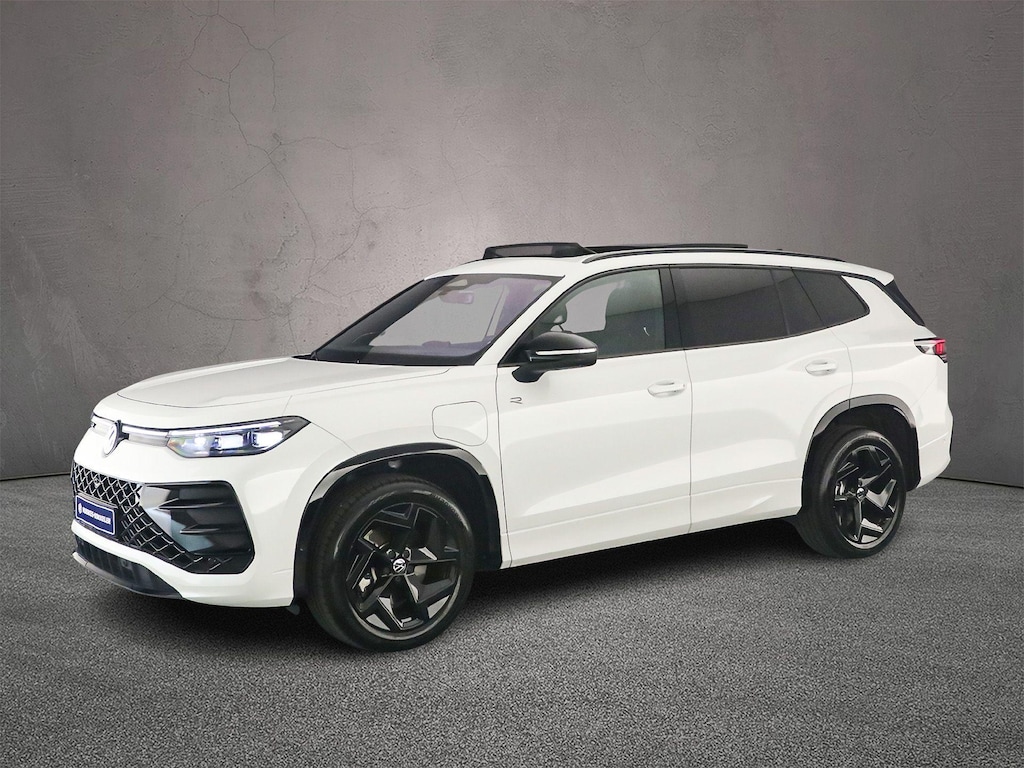 Volkswagen Tayron 1.5 eHybrid R-Line Edition 272pk DSG Automaat, Trekhaak, Lederen bekleding, Panoramadak, Stoelverwarming, Stuurverwarming, Harman Kardon, Adaptive cruise control, 360 camera, Parkeersensoren, Navigatie, App-connect