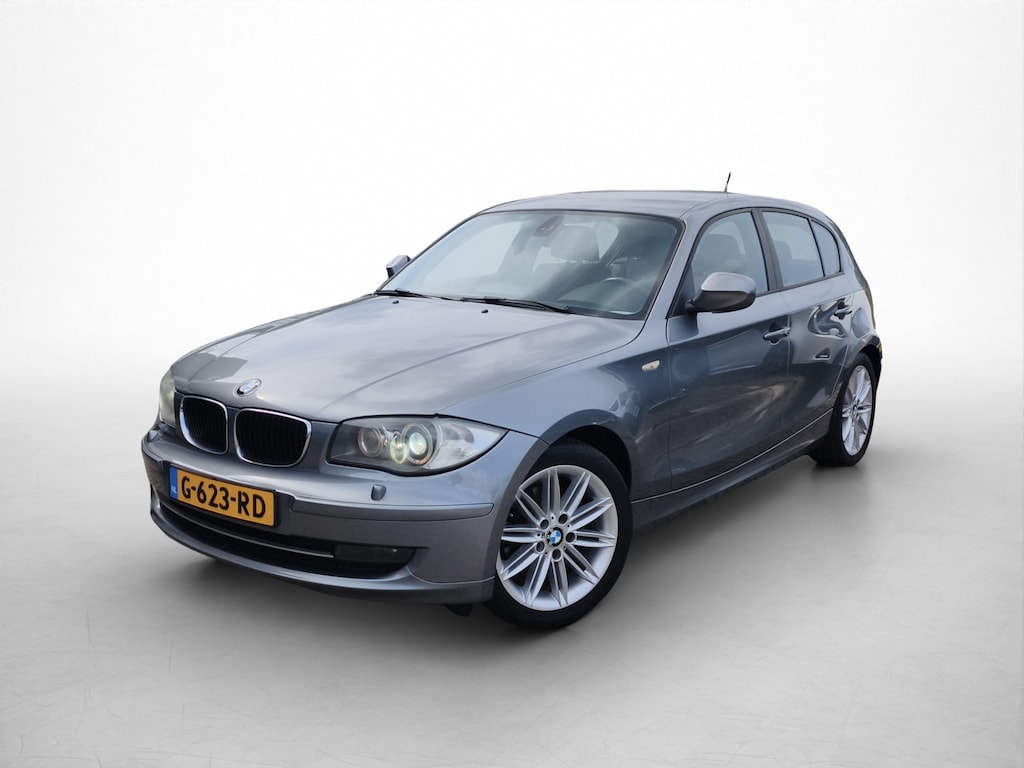 BMW 1-Serie 118i EffDyn. Ed. Business Line Ultimate Edition | Nieuwe APK! | Stoelverwarming | Climate Control | Navigatie | Cruise Control | 17" velgen M Logo | Sport Stuur M Logo | BMW M Schakelpook | Automatische verlichting |