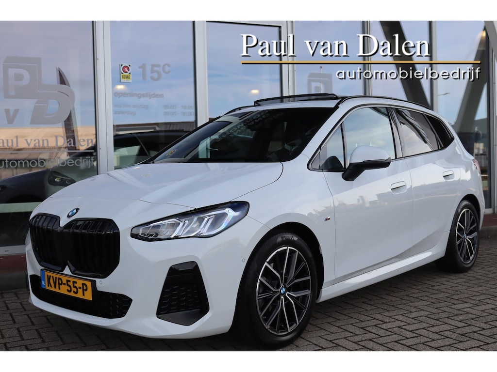 BMW 2-Serie Active Tourer (u06) 220i M-SPORT SHADOW LINE Panoramadak | Camera | Stoelverwarming | Sfeerverlichting | Wide screen | DAB |