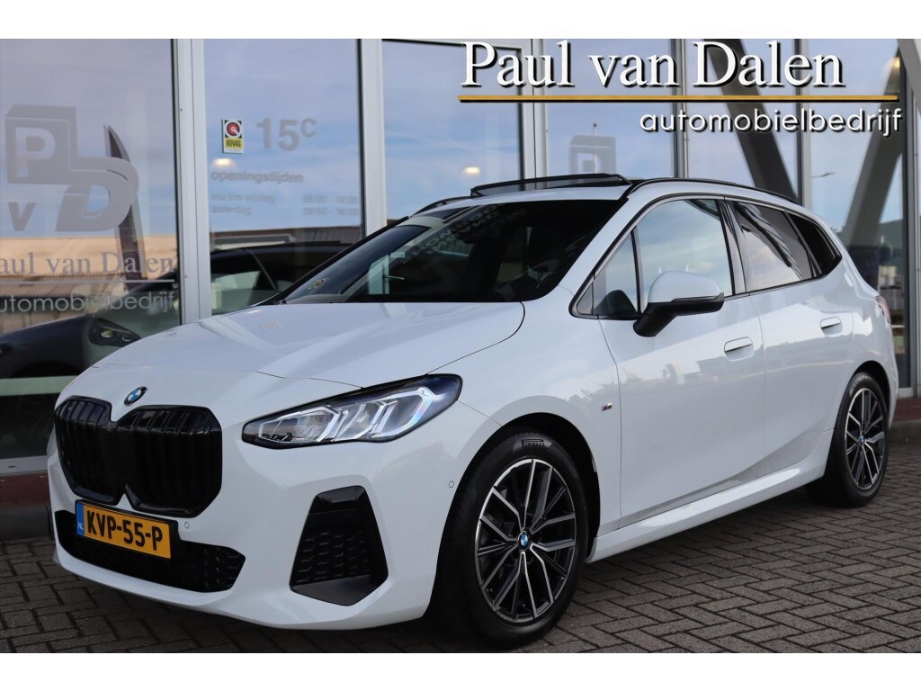 BMW 2-Serie Active Tourer (u06) 220i M-SPORT SHADOW LINE Panoramadak | Camera | Stoelverwarming | Sfeerverlichting | Wide screen | DAB |