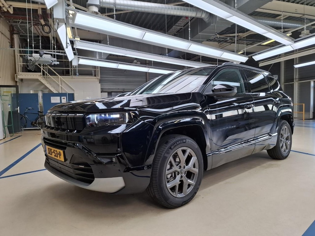 Jeep Compass 1.2 e-Hybrid First Edition | Tot 8 Jaar Garantie | Panoramadak | Elektrische Stoelverstelling | Elektrische Achterklep | Keyless | Camera | Stoel & Stuurverwarming | Focal Sound |