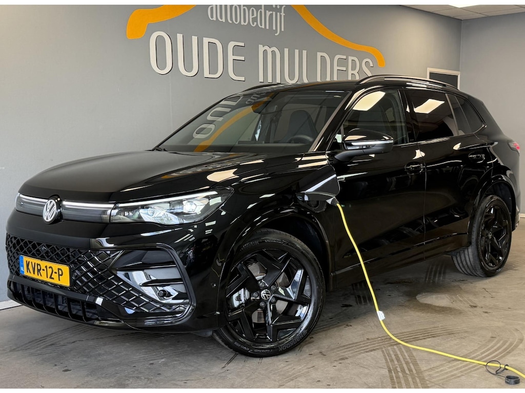 Volkswagen Tiguan 1.5 eHybrid R-Line Full Black | Trekhaak | Adaptieve Cruise | Massage | 360  | Sfeer |  Carplay | IQ light |Stoelverwarming |