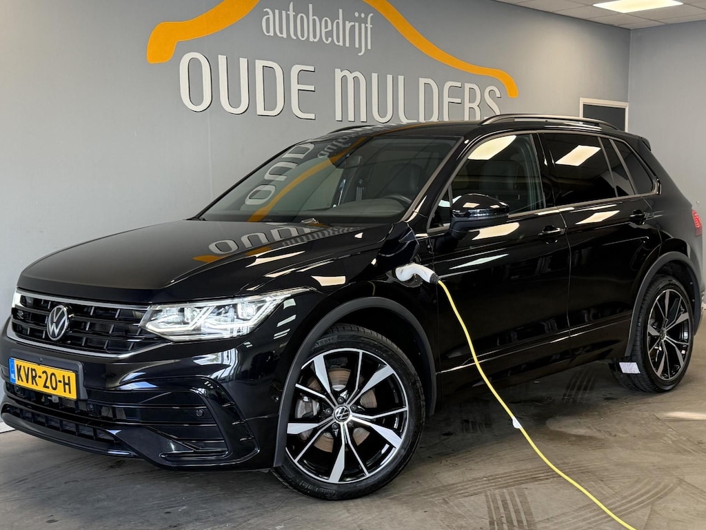 Volkswagen Tiguan 1.4 TSI eHybrid R-Line | Leder | Trekhaak | Memory |Adaptieve Cruise | IQ light | 360 | Carplay | Stoelverwarming |