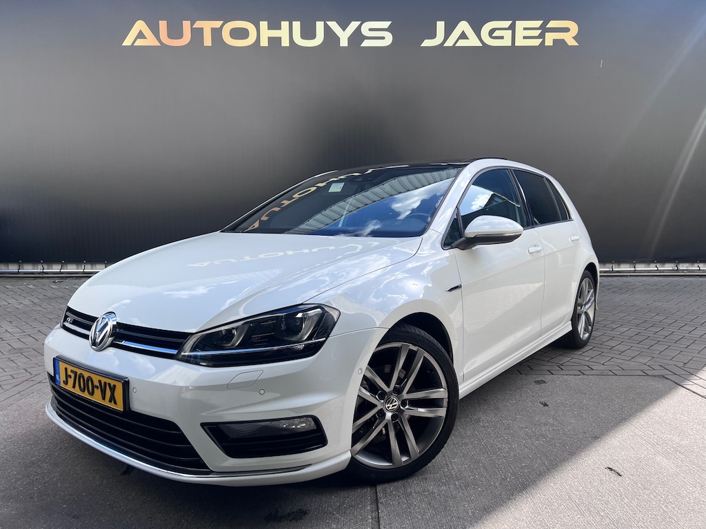 Volkswagen Golf 1.4 TSI Highline - R-Line Pano Parkeersensoren Stoelverwarming