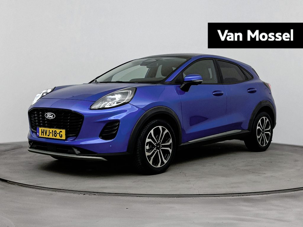 Ford Puma 1.0 EcoBoost Hybrid Titanium | Pack Winter | All Seasonbanden | Elektrische Achterklep | Panoramadak | Around View Camera | Blind Spot Warning | Trekhaak Afneembaar | Full LED | Keyless | Adaptive Cruise Control | Climate Control |