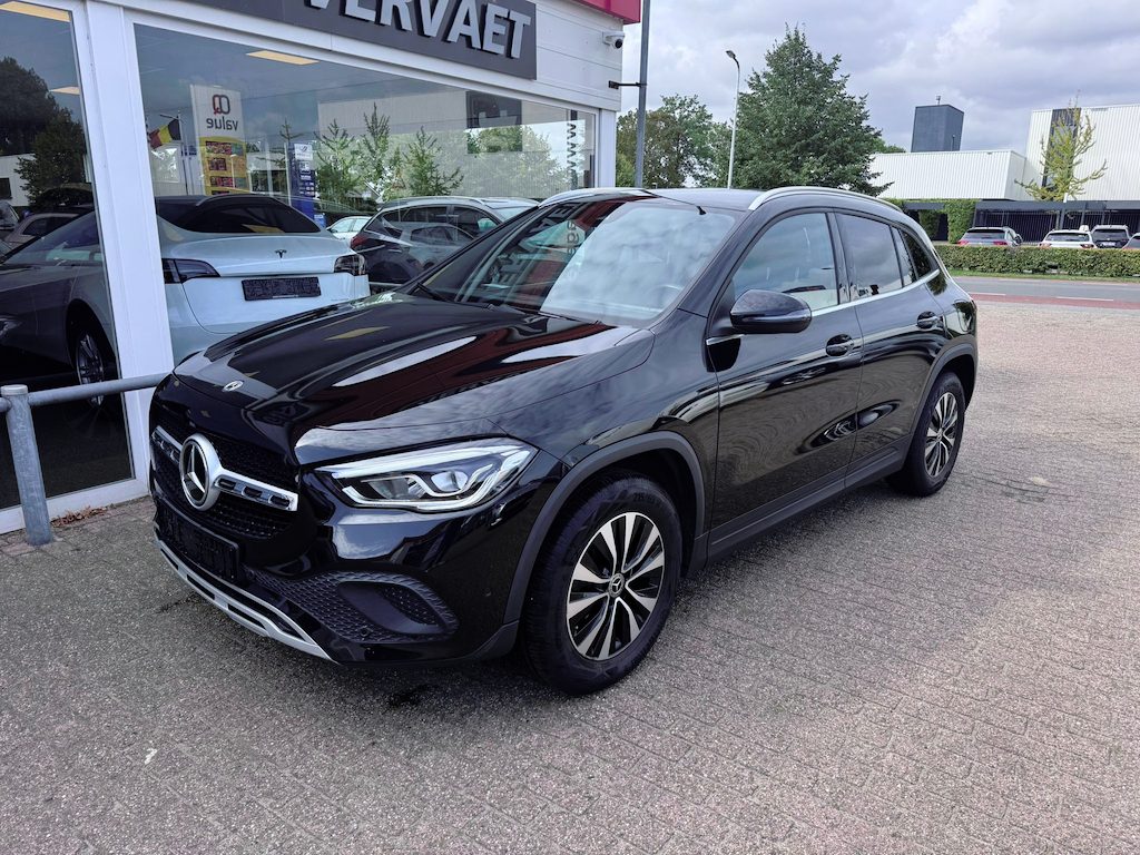 Mercedes-Benz GLA 180 Business Solution