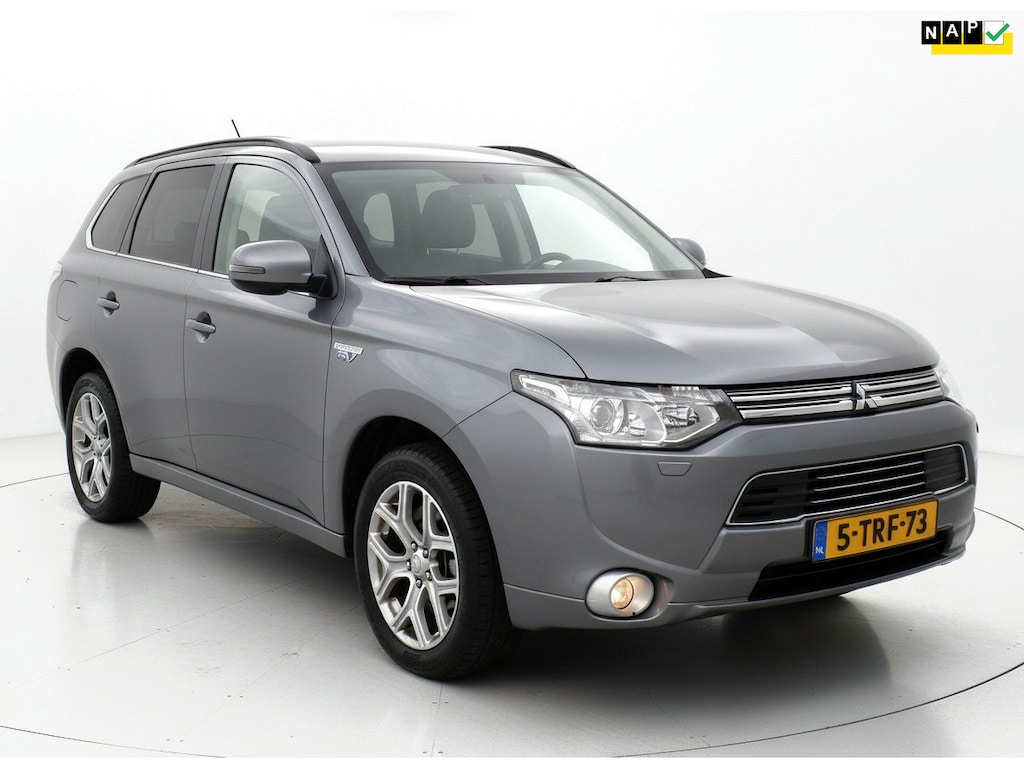 Mitsubishi Outlander 2.0 PHEV Instyle Pano-Navi-Leer