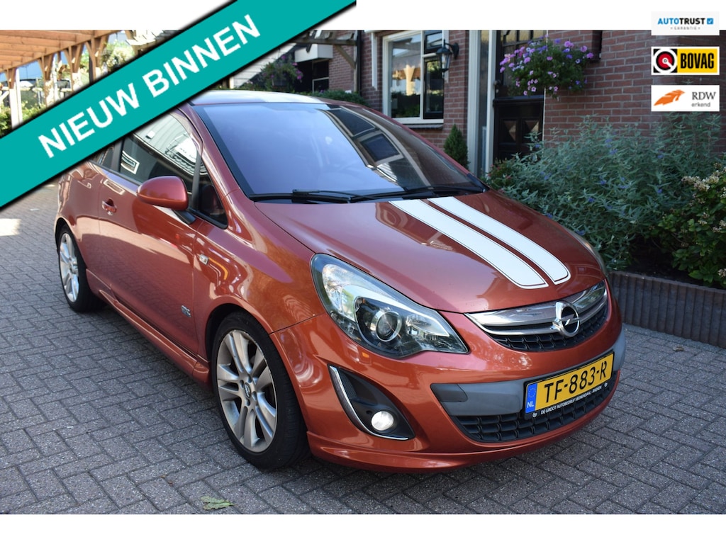 Opel Corsa 1.4-16V Cosmo/OPC-LINE/AIRCO/NAVIGATIE/CRUISE-CONTROL/PARKEERSENSOREN/STUURBEKRACHTIGING/APK 01-08-2027