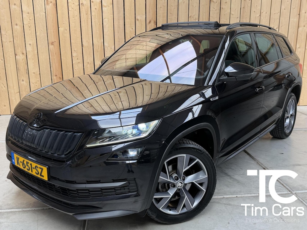 Skoda Kodiaq 1.5 TSI Sportline Business 7 persoons Automaat | Achteruitrijcamera | Apple CarPlay/Android Auto | Cruise & climate control | LED koplampen | Navigatiesysteem groot | Voor- en achter stoelen verwarmd | Panoramadak