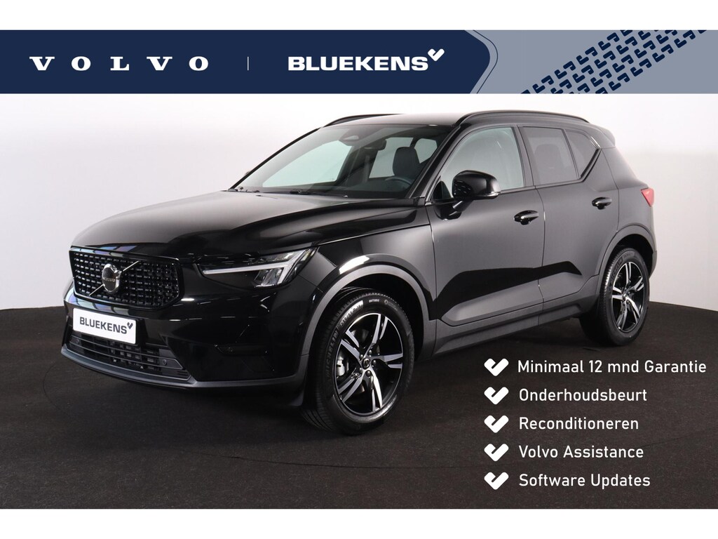 Volvo XC40 B4 Plus Dark - IntelliSafe Assist & Surround - Harman/Kardon audio - Parkeercamera achter - Verwarmde voorstoelen & stuur - Parkeersensoren voor & achter - Elektr. bedienb. voorstoelen met geheugen links - Draadloze tel. lader - Extra getint glas - Inklapbare trekhaak - 18' LMV