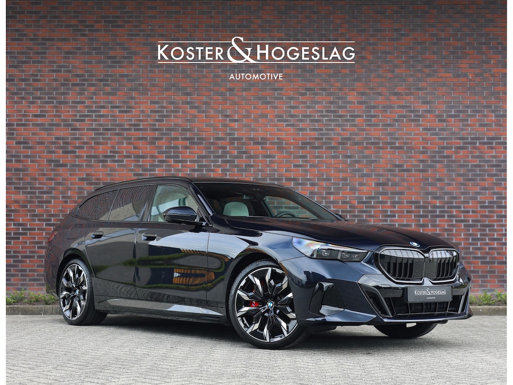 BMW 5-Serie Touring 550e xDrive | Pano - Trekhaak - HUD