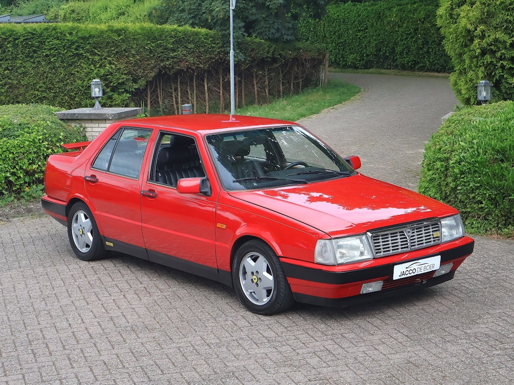 Lancia Thema 8.32 in unieke kleur Ferrari Rosso Corsa