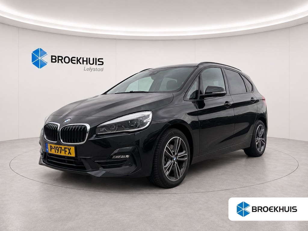 BMW 2-Serie Active Tourer 218i 136PK LUXURY LINE AUTOMAAT / NAVI / LEDER / CLIMA / FULL-LED / PDC / CAMERA / PANO. DAK / HUD / ORG. NL / NIEUWSTAAT !!