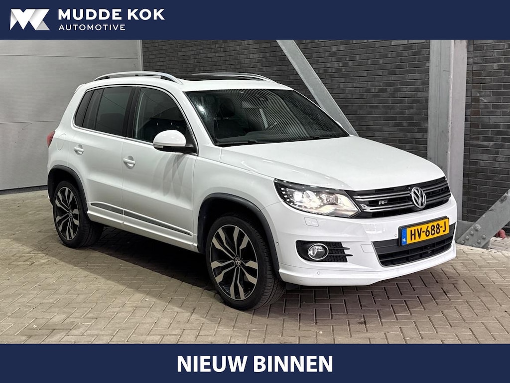 Volkswagen Tiguan 1.4 TSI R-Line Edition | Panoramadak | Stoelverwarming | R-Line | 19 Inch | Xenon | Park Assist | Navigatie | Getint Glas