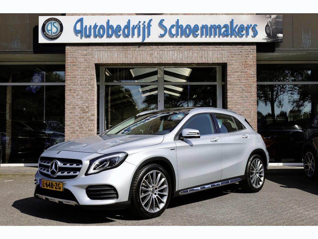 Mercedes-Benz GLA 180 AMG Night Upgrade PANO TREKHAAK-AFN LEER STOELVERW. CAMERA CRUISE SPORTSTOEL STUURFLIPPERS 2XPDC 19''AMG VELGEN