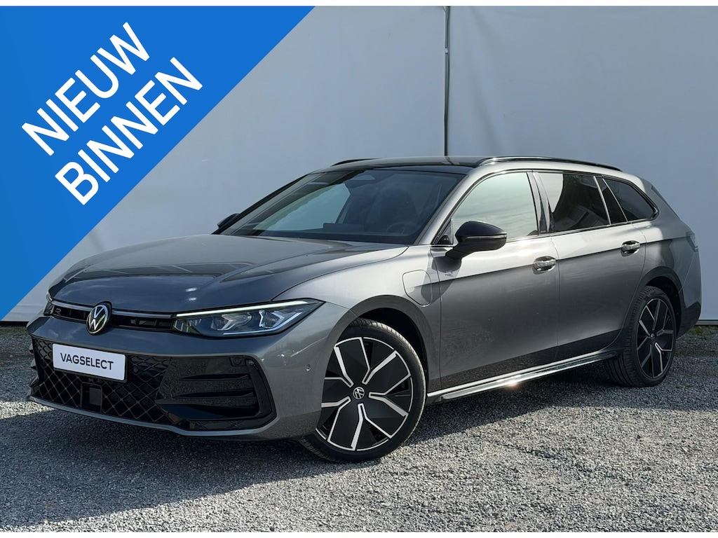 Volkswagen Passat Variant 1.5 eHybrid R-Line Edition | IQ Light | Memory | Massage | Trehaak