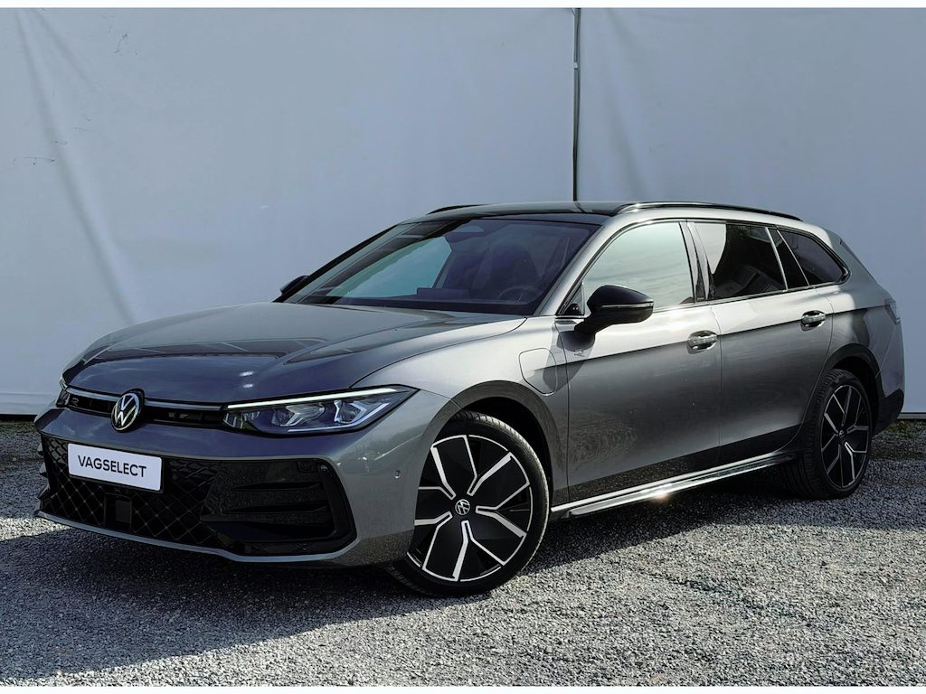 Volkswagen Passat Variant 1.5 eHybrid R-Line Edition 272 pk | Trekhaak | IQ Light | Memory | Massage |