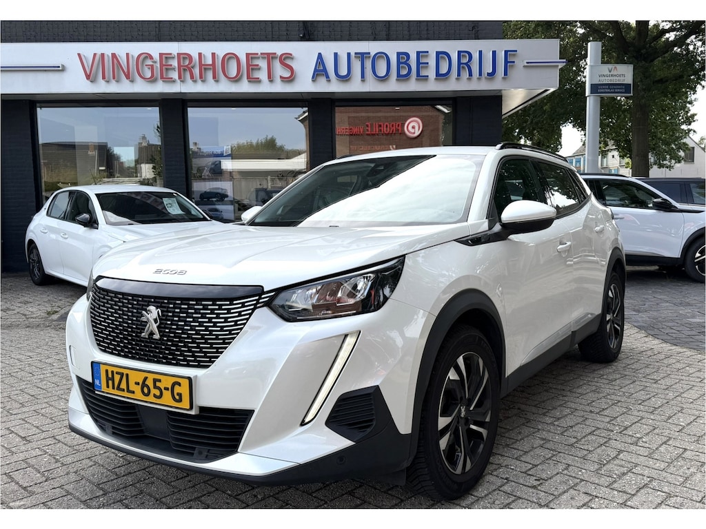 Peugeot 2008 1.2 Benzine 100 Pk. Allure * Navigatie * L.M. Velgen met Vierseizoenenbanden * Achteruitrij Camera * Vingerhoets; Vierde Generatie Eersteklas Service. Al meer dan 100 jaar een begrip in de Brabantse Kempen