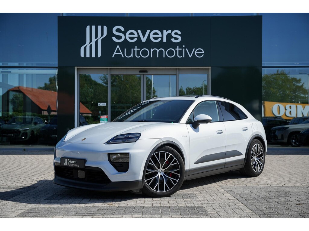 Porsche Macan 4 S 100 kWh | 449PK | IJsgrau Metallic | Luchtvering | Panoramadak | Sport Chrono Pakket | Trekhaak | Porsche Innodrive | Bose audio | Surround View | Matrix Led | 18 Voudige Sportstoelen | 21'' Lichtmetaal |
