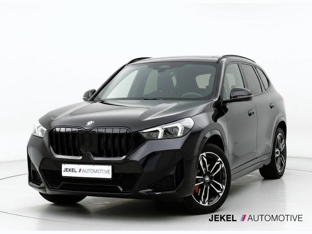 BMW X1 sDrive18i M-Sport Pro, Panoramadak, 19" LM velgen, Key less. Apple Carplay, enz