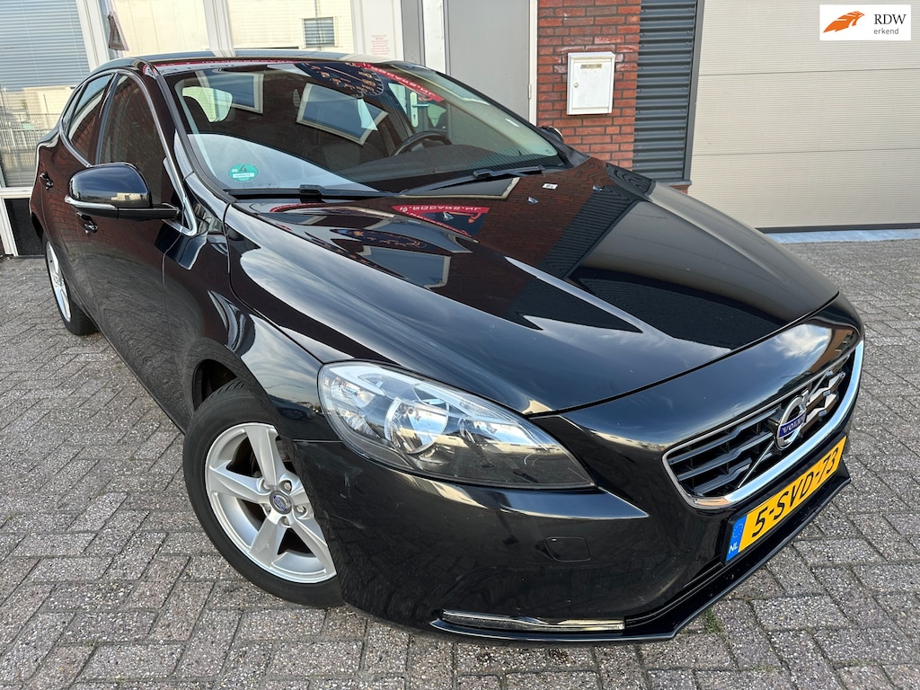 Volvo V40 1.6 D2 Momentum / Navi / Clima / PDC / NAP / LM