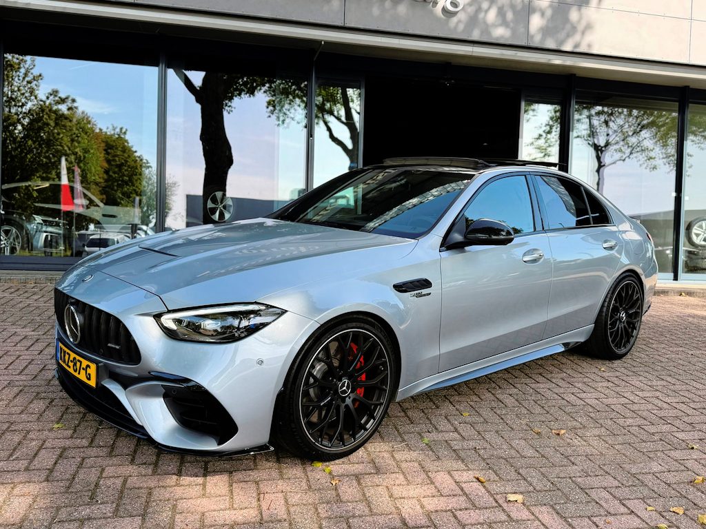 Mercedes-Benz C-klasse AMG 63 S E Performance 680PK|Schaalstoelen|Carbon|Pano|Nieuwstaat|Dealer onderhouden|Achterasbesturing