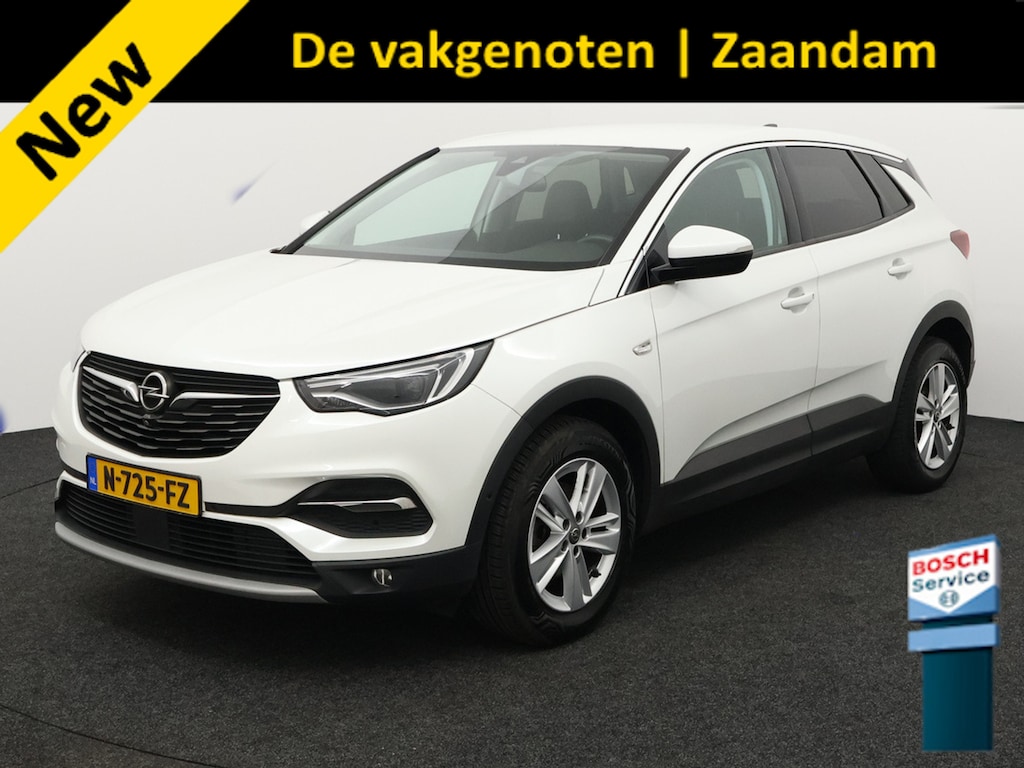 Opel Grandland X 1.2 Turbo Business Elegance Apple Carplay/Android Auto, Cruise control, Parkeersensor voor/achter, Rijstrooksensor, dodehoekdetectie Een stijlvolle en comfortabele SUV die luxe en ruimte uitstekend combineert. Het moderne design geeft de auto een elegante uitstraling, met een ruim interieur.