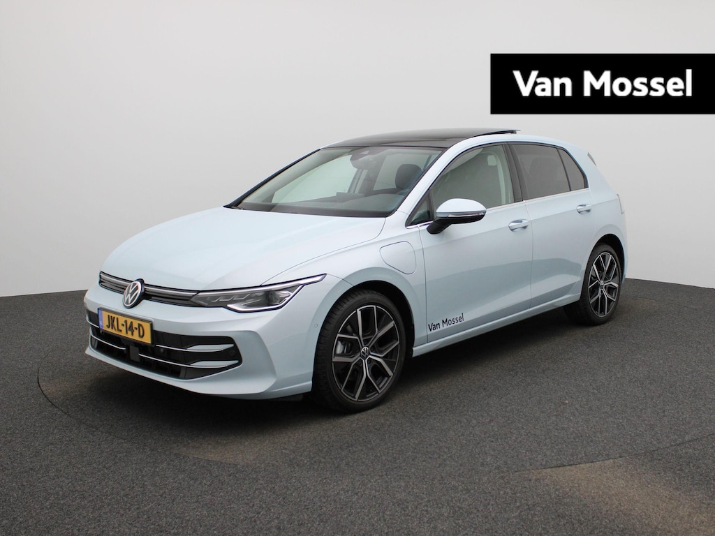 Volkswagen Golf 1.5 eHybrid Style Edition | 204 PK | Demo | SoH 100% | Panorama Dak | Trekhaak | Ergo Stoel (Massage) | Stoel en Stuurverwarming
